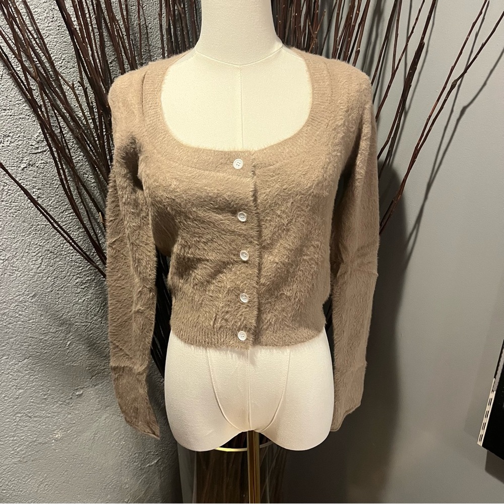 🌺NWT REORIA PLUSH BEIGE SCIOOP NECK CARDIGAN SWEATER SIZE SMALL🌺